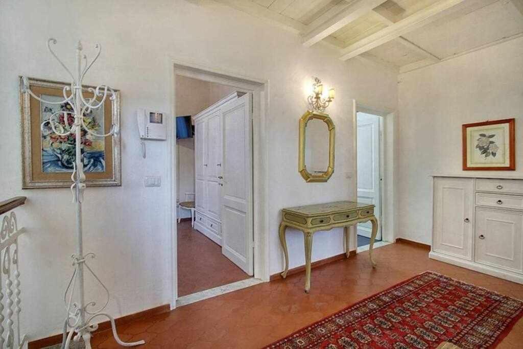 Apartamento Santa Croce Elegant With Garage Florencia Exterior foto